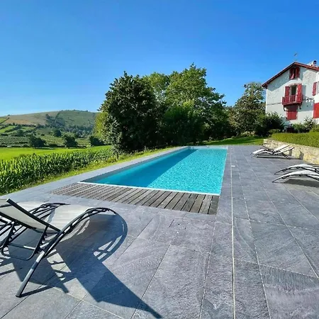 فندق مبيت وإفطار Domaine Abartiague 3*